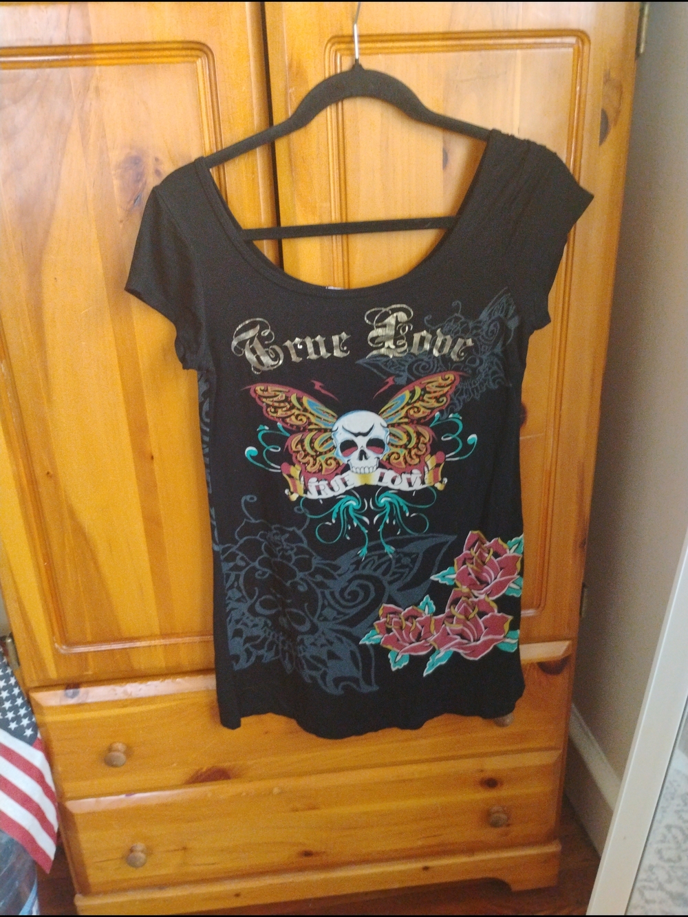 Romeo & Juliet Couture Black Scoop Neck Skull & Floral Graphic Tee